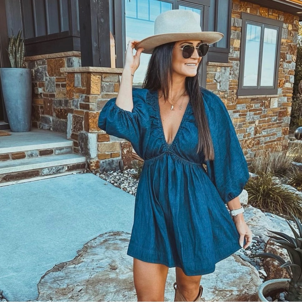 Free people denim dress. NWT. Tried on once. Size XS.